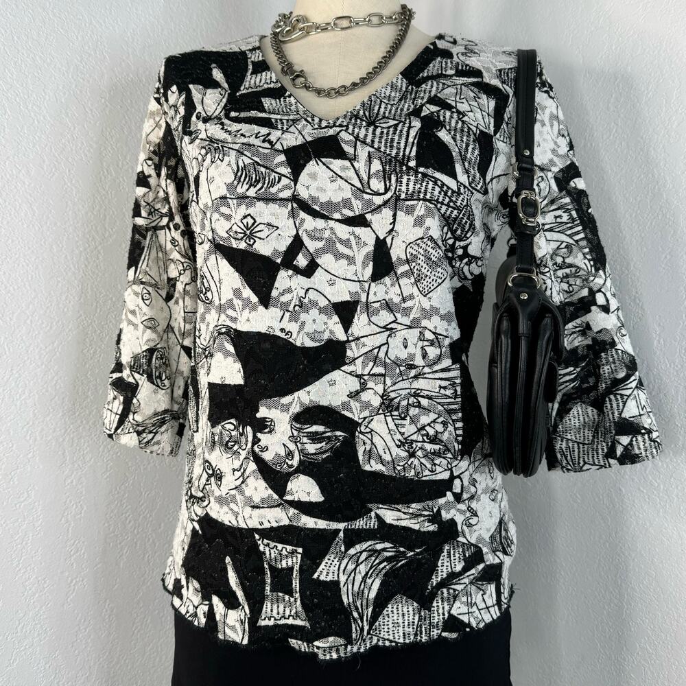 Vintage Chico’s Black and White V-Neck Top Art Deco Abstract